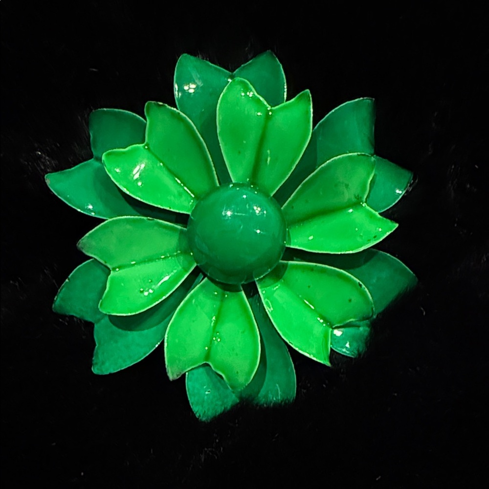 Vibrant Vintage Green Enamel Flower Brooch